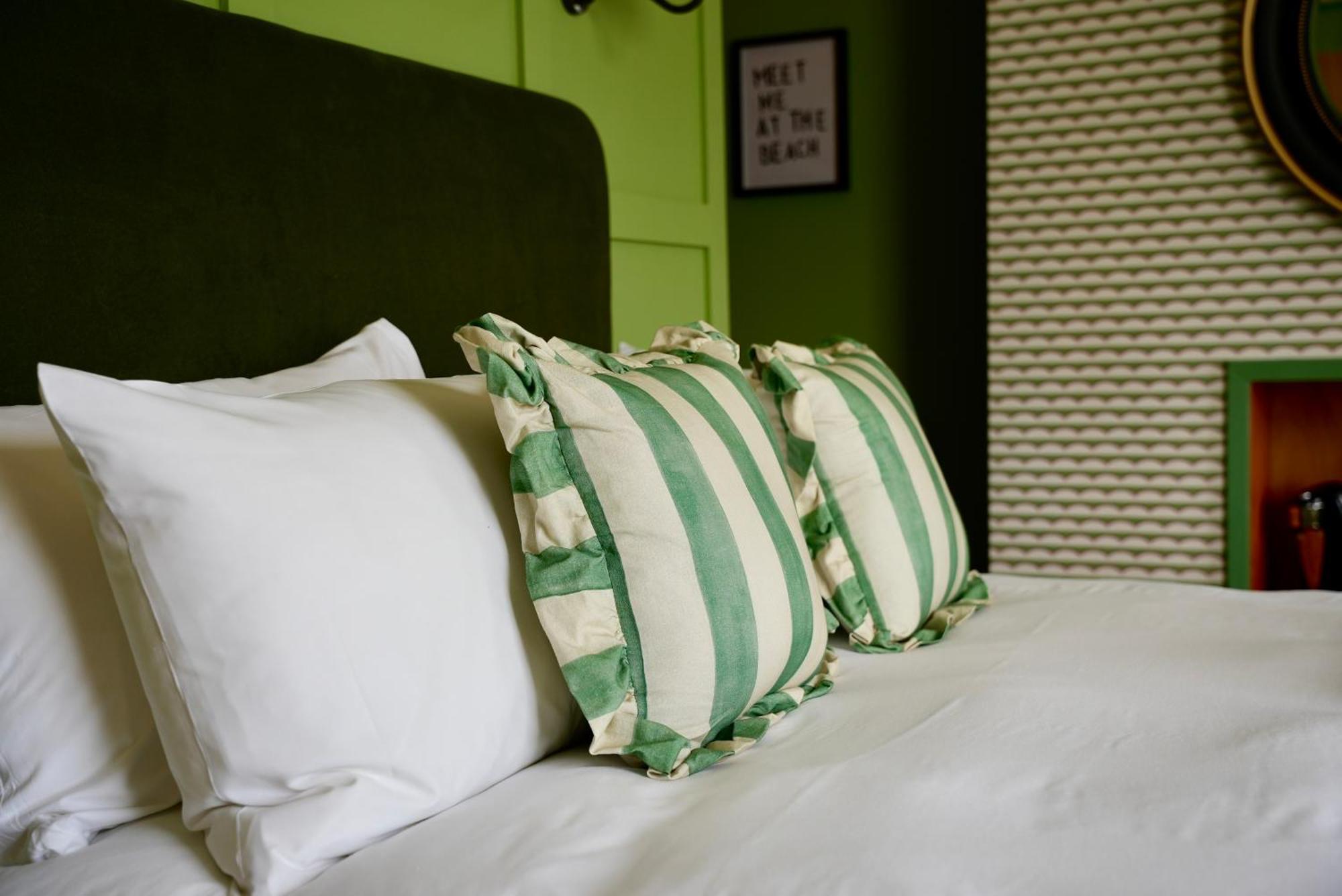 פולקסטון The London & Paris Hotel מראה חיצוני תמונה